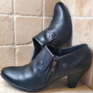 BORN Tanya Black Leather 2.5" Heeled Side Zip Ankle Boots/ Booties